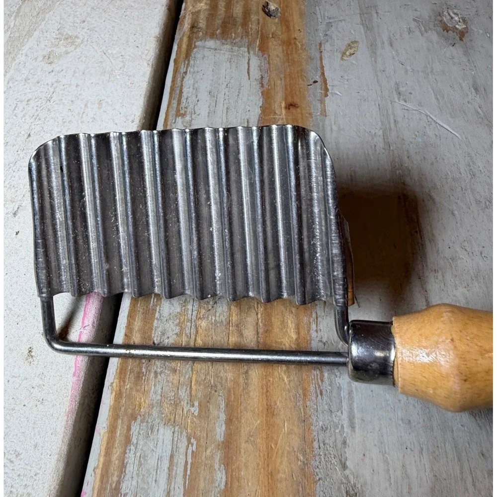 Vintage Crinkle Ripple Cutter Turned Wood Handle Unmarked Potatos Vegetables